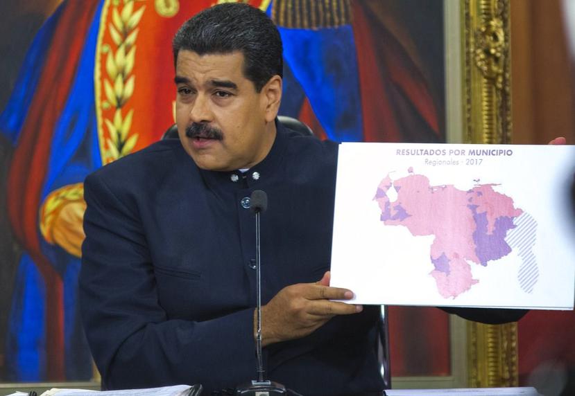 Nicolás Maduro pidió a los trabajadores comprometerse por escrito a apoyar su candidatura (AP).