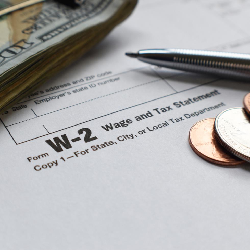 En caso de que un empleado no reciba la W2, se recomienda acudir al Departamento de Hacienda y realizar una querella.