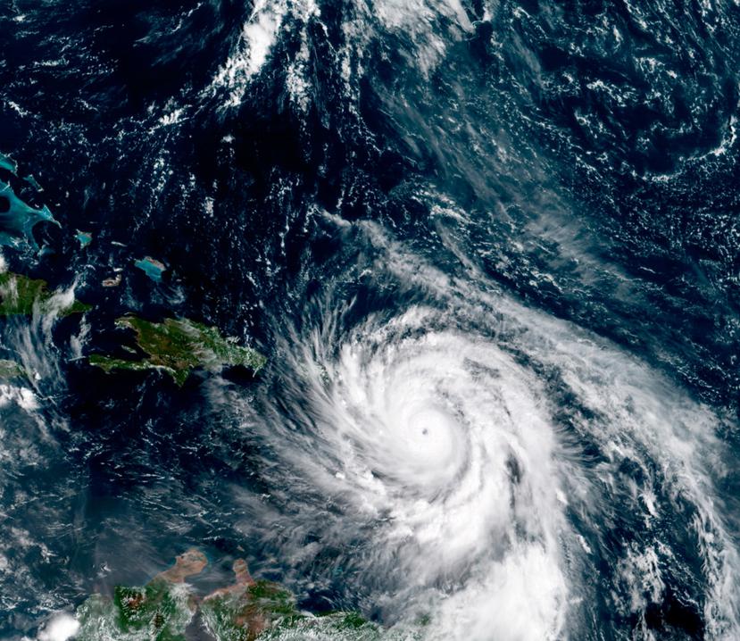 Imagen satelital del huracán María tomada el 19 de septiembre de 2017, horas antes de que impactara a Puerto Rico.