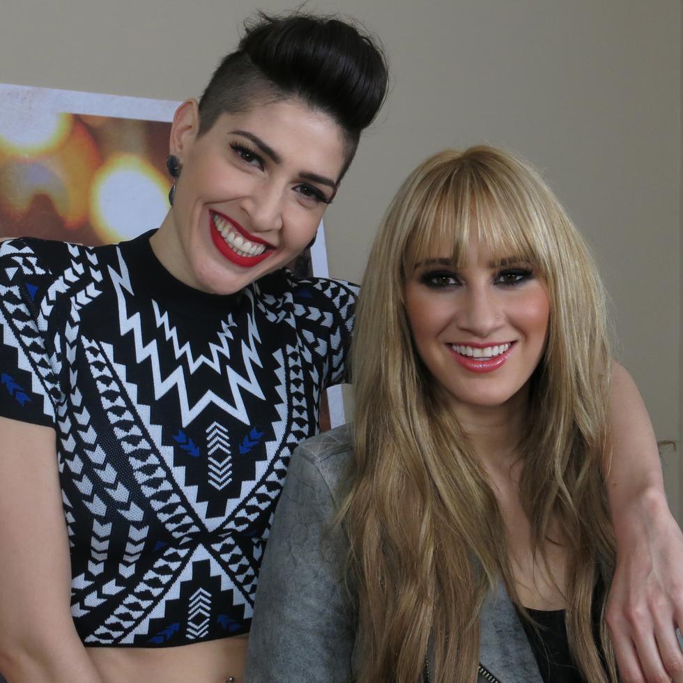 El dúo Ha*Ash integrado por las hermanas Ashley Pérez Mosa, izquierda, y Hanna Pérez Mosa, posa durante una entrevista para promover su concierto en la Ciudad de México.