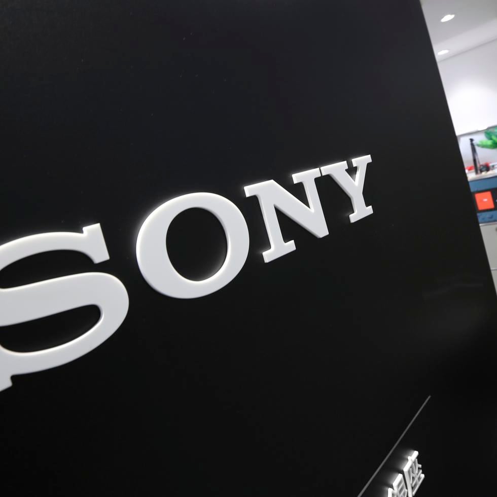 Sony elevó su pronóstico para el año fiscal a 800,000 millones de yenes ($7,700 millones) desde 510,000 millones de yenes ($4,900 millones).
