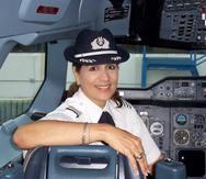 Olga Custodio fue la primera latina en completar el entrenamiento de piloto de la Fuerza Aérea de Estados Unidos y se graduó entre el 5% de las notas más altas de su clase. En la foto, cuando era capitana de la aerolínea American Airlines.