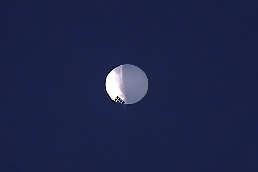 Un globo de gran altitud flota sobre Billings, Montana, el miércoles 1 de febrero de 2023.