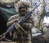Un soldado ucraniano en la línea de separación de los rebeldes prorrusos, en la región de Donetsk, Ucrania, el 10 de enero de 2022.