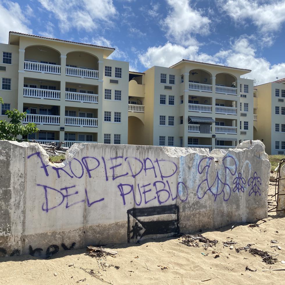 La controversia en la playa Los Almendros, frente al condominio Sol y Playa, en Rincón, pudiera concluir a principios del próximo año.