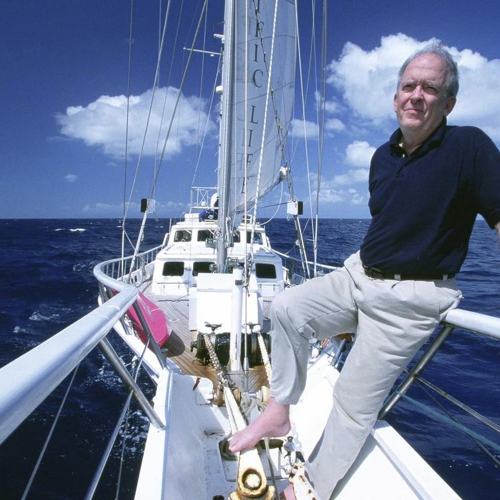 Roger Payne, el científico que descubrió que las ballenas cantan, a bordo de una embarcación científica en el Océano Índico frente a la costa occidental de Australia, en 2002.