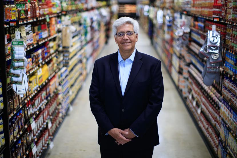 Luego de 17 años al frente de SuperMax, José Revuelta sale de la presidencia de la cadena de supermercados. Revuelta se mantendrá como accionista y miembro de la Junta de Directores.