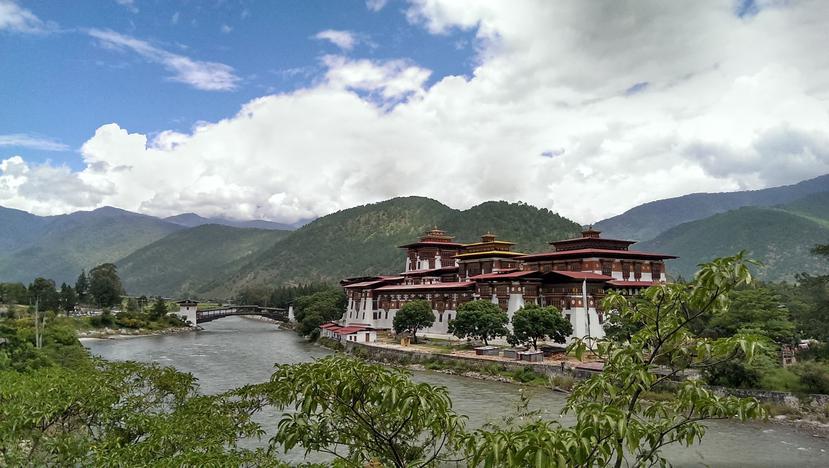 Punakha Dzong es el centro administrativo de Bután. (Ying Chu Chen / Pixabay)