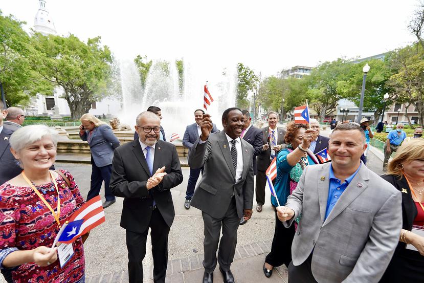 El encuentro entre miembros de la CCH y la Cámara de Comercio del Sur de Puerto Rico, contó con la presencia del alcalde de Orange County, Jerry Demings (al centro) y el congresista Darren Soto, (derecha).