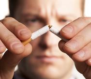 Tu médico podría ayudarte a determinar qué estrategias puedes usar para dejar de fumar de por vida. (Shutterstock)