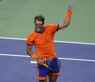 El español Rafael Nadal festeja luego de doblegar a su compatriota Carlos Alcaraz en la semifinal de Indian Wells,