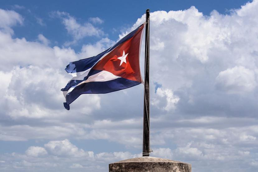 El documento plantea la cooperación en áreas como cultura, salud, educación, economía, turismo, agricultura y comercio entre Nueva Orleáns y Cuba.