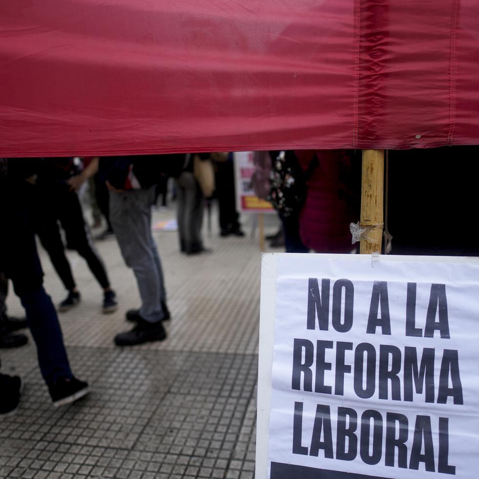 Rechazan políticas de ajuste y bajos salarios en marchas por el Día Internacional de los Trabajadores en Latinoamérica
