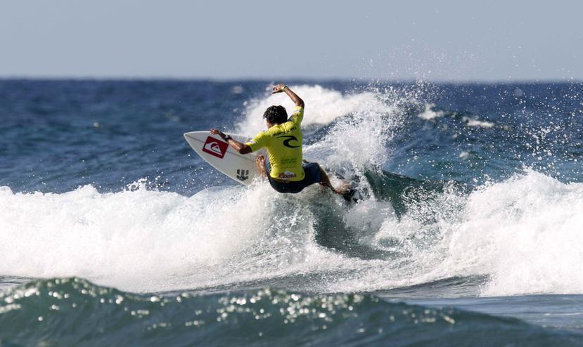 Los surfers fueron de los primeros en levantar su voz pidiendo apertura de las playas para que se les permitiera la práctica de su deporte. (Archivo / GFR Media)