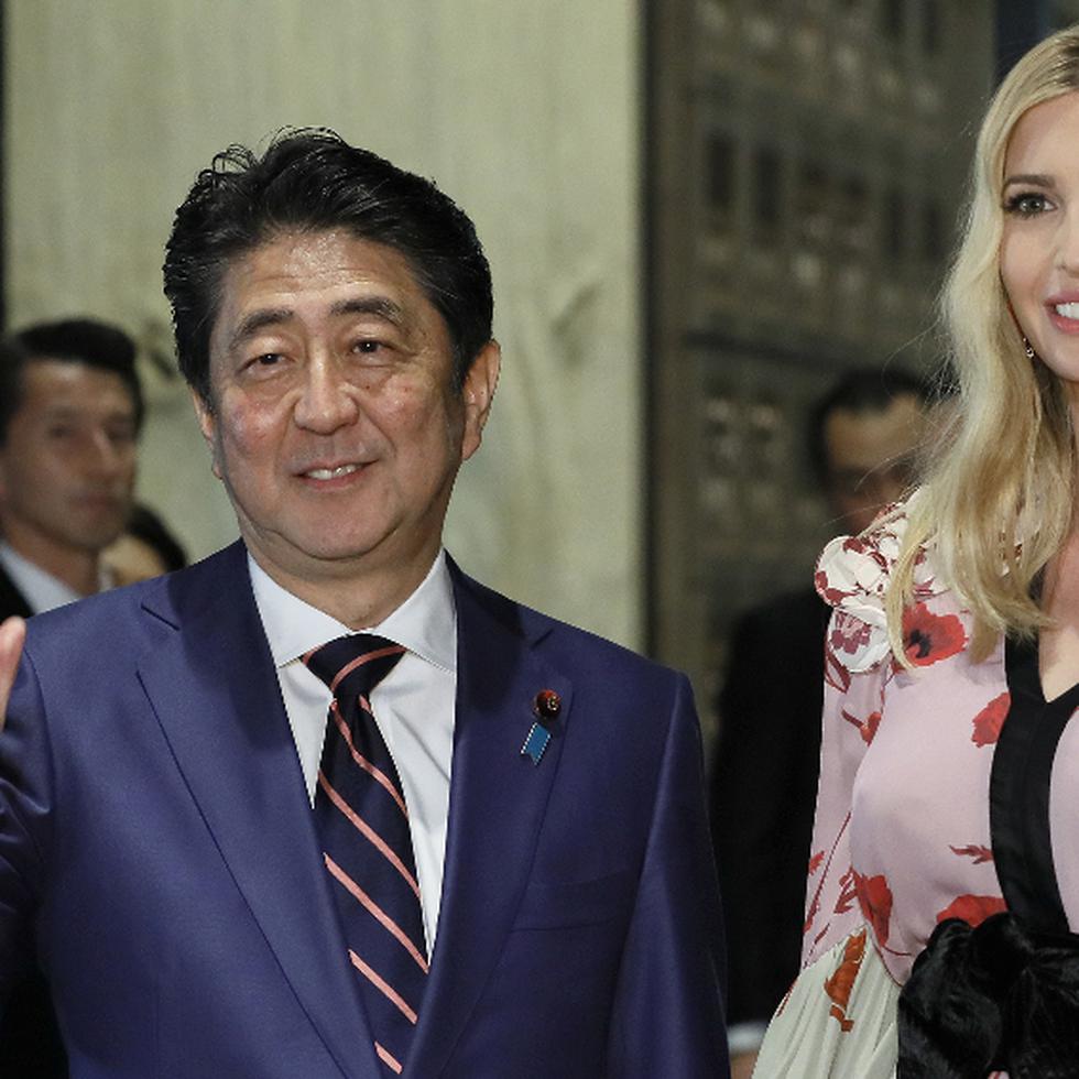 Luego de su discurso, la principal asesora de Donald Trump, Ivanka Trump, tuvo una cena privada con el primer ministro nipón, Shinzo Abe. (AP)