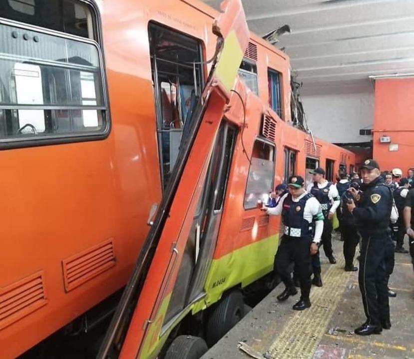 Imágenes en Twitter muestran cómo uno de los trenes quedó sobre el otro tras el choque. (Alan Adame / Twitter)