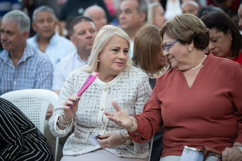 La gobernadora Wanda Vázquez junto a la alcaldesa de Ponce, María "Mayita" Meléndez.