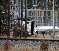 Unos trabajadores en la subestación de West End en Carolina del Norte el 5 de diciembre de 2022, donde un grave ataque a la infraestructura crítica provocó un corte de energía.