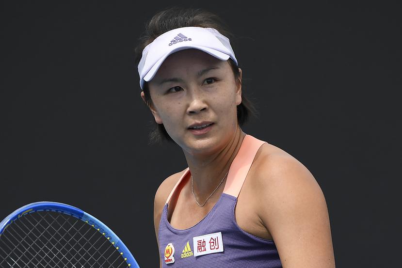 En esta foto de archivo, la china Peng Shuai disputa su partido de la primera ronda del Abierto de Australia, ante la japonesa Nao Hibino, el 21 de enero de 2020.