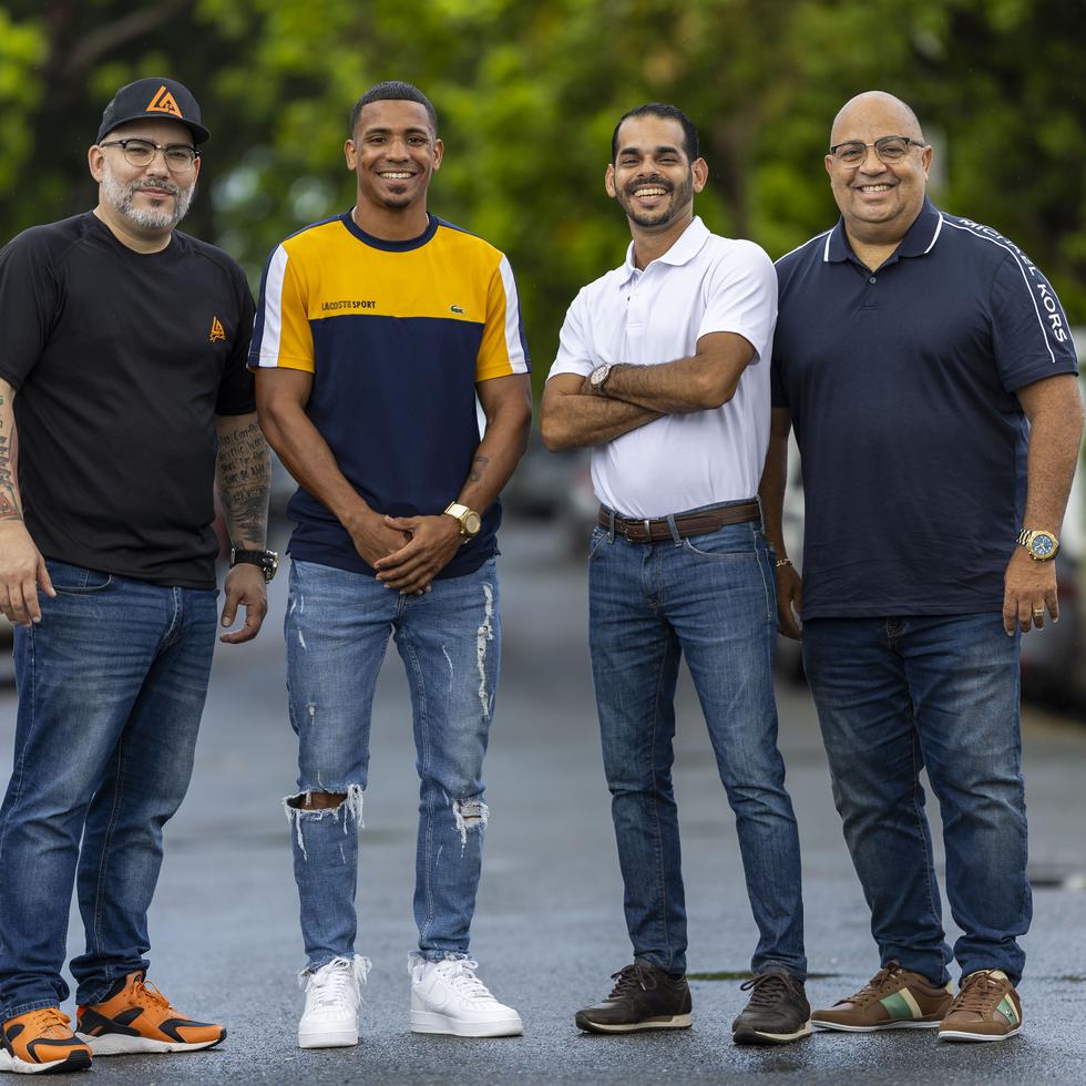 De izquierda a derecha, Joel "Joey" González, el boxeador Pedro Márquez, Omar Santa Rosa y Ramón "Moncho" Arriaga son parte de "La 22 Sports".