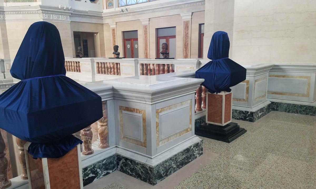 Colocan los bustos de Fortuño y García Padilla  en el Capitolio