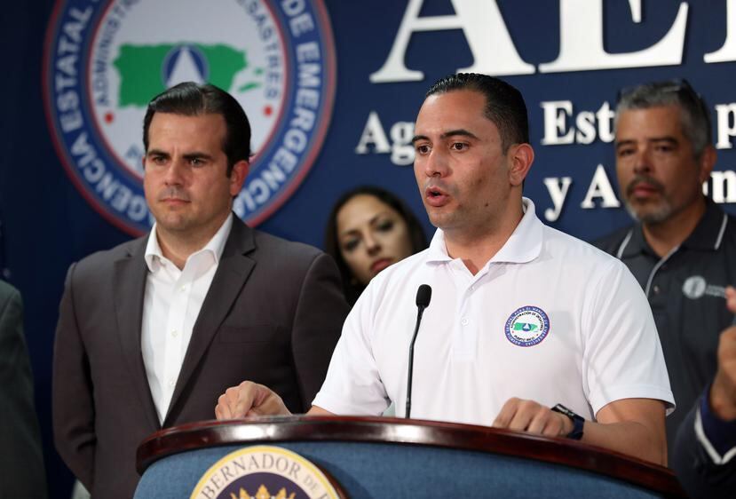 El gobernador Ricardo Rosselló Nevares y el director de la Aemead, Aber Gómez, durante una de las pasadas conferencias de prensa realizadas durante el paso del huracán Irma. (Archivo / GFR Media)