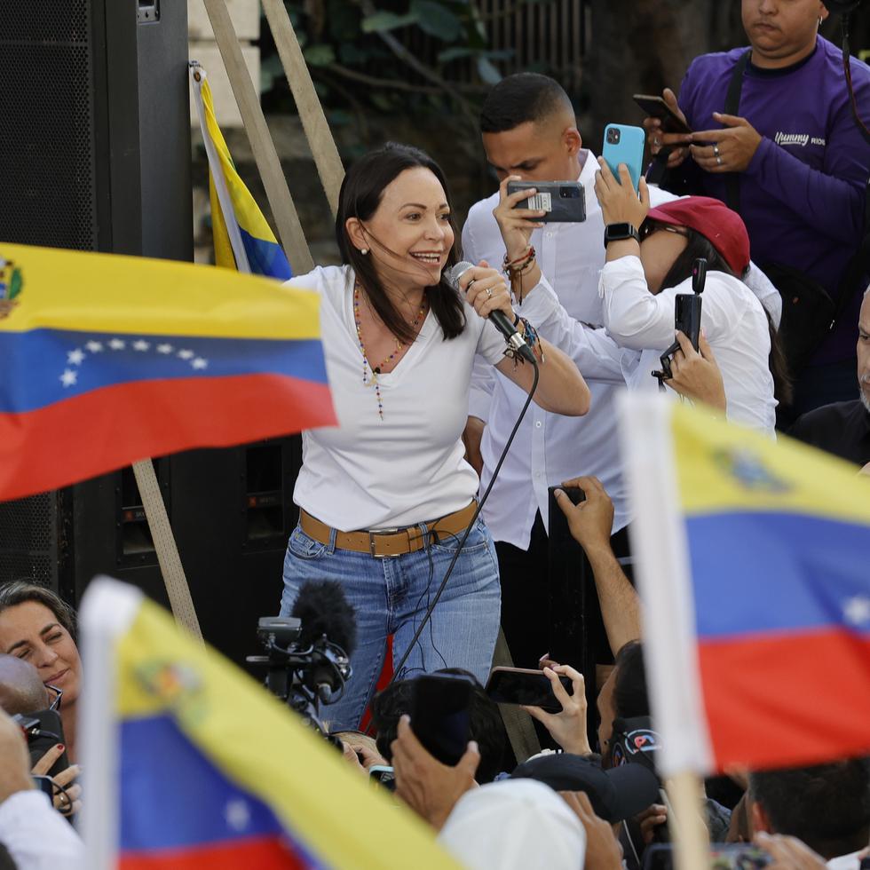 La candidata de la coalición opositora a la presidencia de Venezuela, María Corina Machado, habla a sus seguidores en un acto de campaña en Caracas, Venezuela, el 23 de enero de 2024.