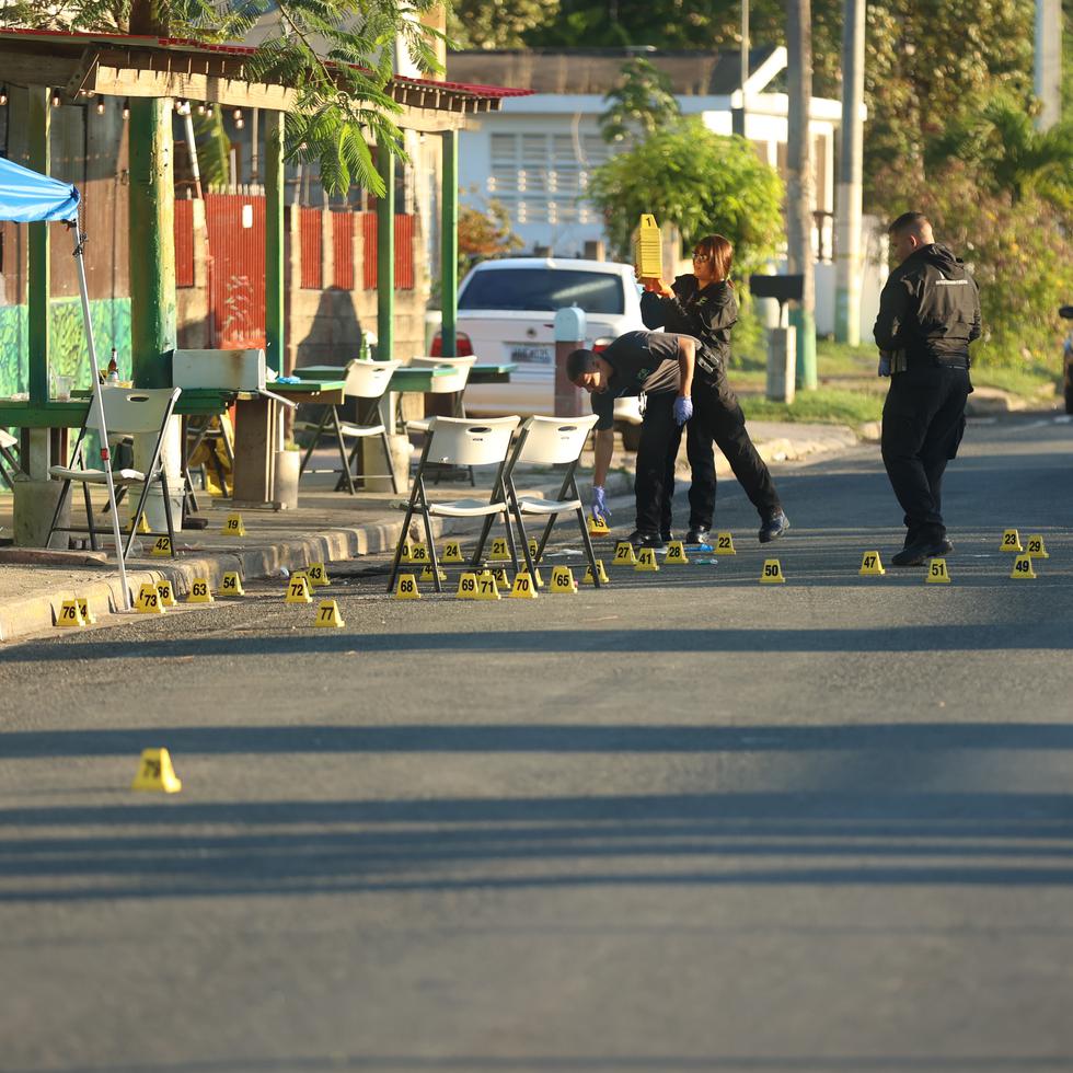 La Policía registró la cuarta masacre del año 2024 en el barrio Campanilla en Toa Baja.