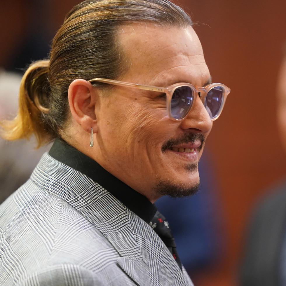 Fuentes cercanas al estadounidense Johnny Depp, confirman la relación amorosa.