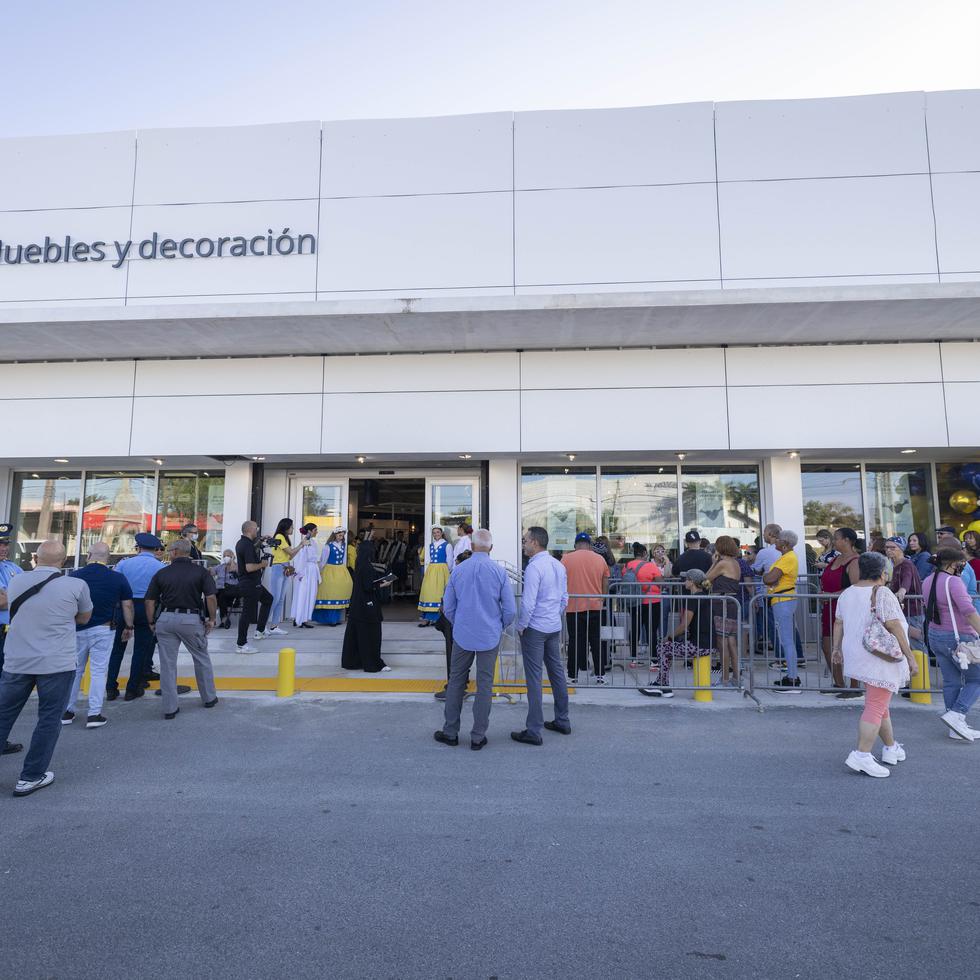 La multinacional IKEA invirtió unos $13 millones en su nueva tienda de servicio completo en Carolina.
