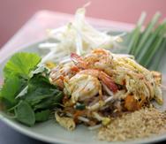 Ya sea en los restaurantes más renombrados o en escondidos rincones de las callejuelas de Bangkok, el pad thai se convirtió en la carta de presentación de Tailandia al mundo.
