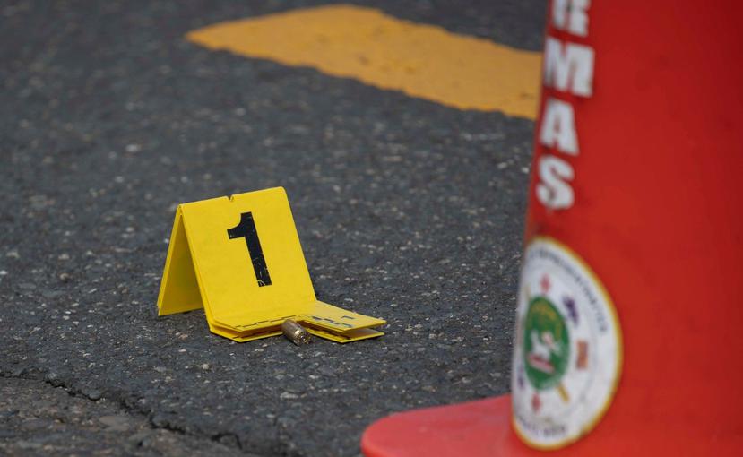 Los investigadores han encontrado al menos nueve casquillos de bala en la avenida Luis Muñoz Rivera.