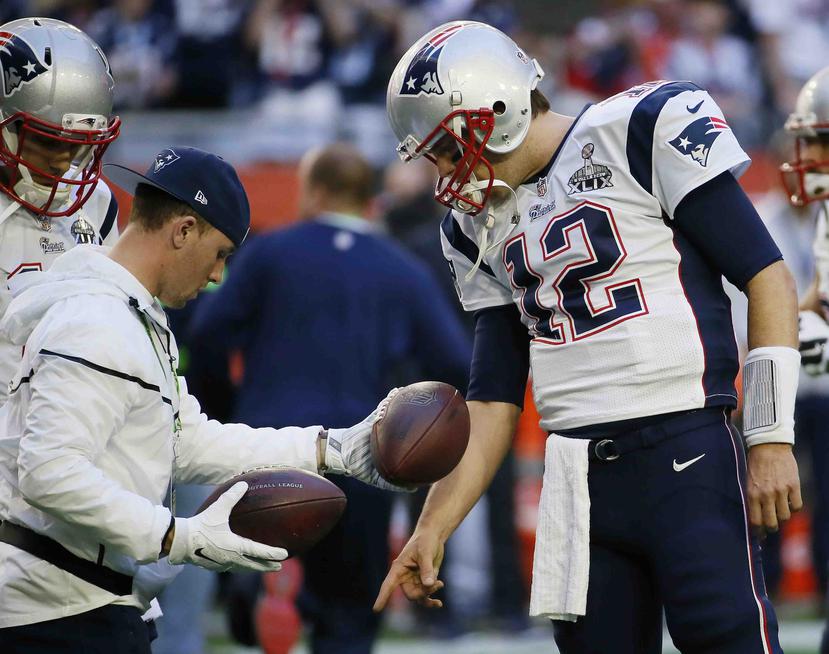 Brady fue sancionado con cuatro partidos y los Patriots de Nueva Inglaterra recibieron una multa de 1 millón de dólares.  (AP)
