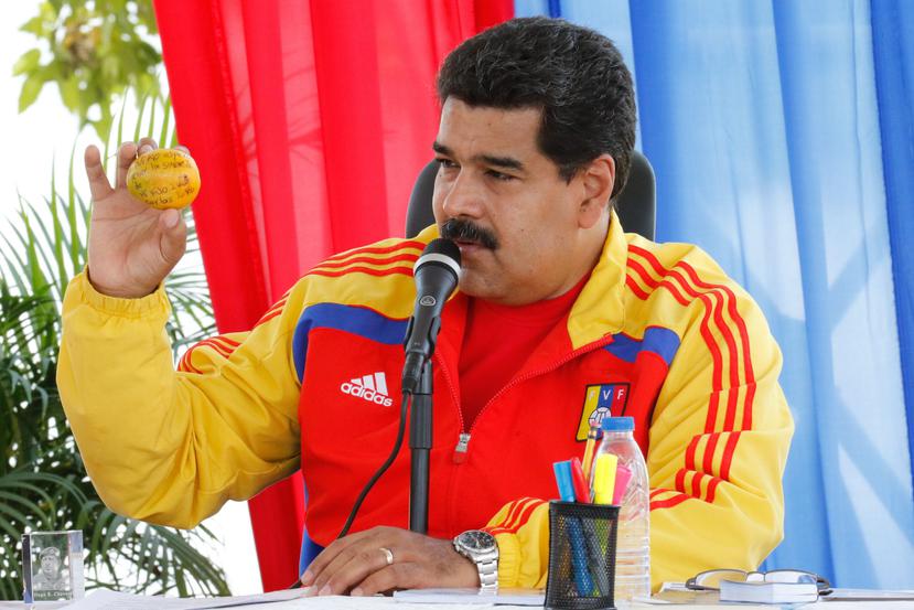 Maduro, al parecer, no se dejó perturbar por el incidente y aseguró en televisión nacional que le conseguirían la vivienda a la mujer. (EFE)