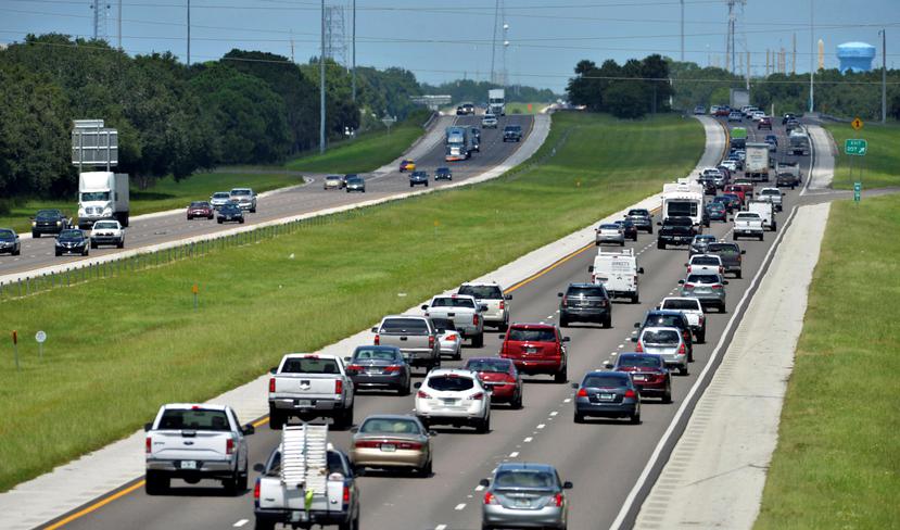 El tráfico con dirección norte por la carretera Interestatal I-75 cerca de Sarasota, Florida, es más pesado de lo normal. Muchos residentes del sur de Florida han evacuado la zona ante la amenaza del huracán Irma. (Mike Lang/Sarasota Herald-Tribune /AP)