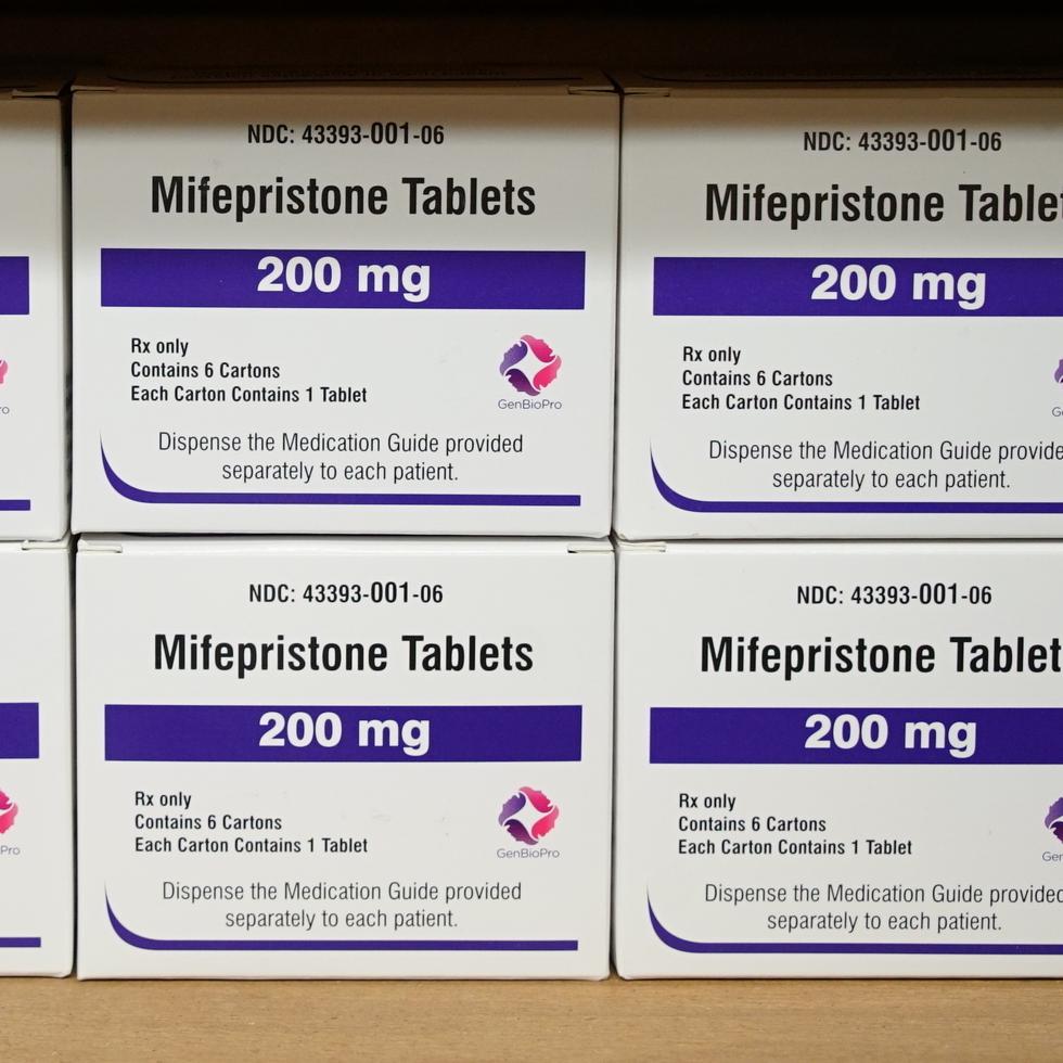 Los abortos con medicamentos suelen consistir en una combinación de dos fármacos: mifepristona y misoprostol.
