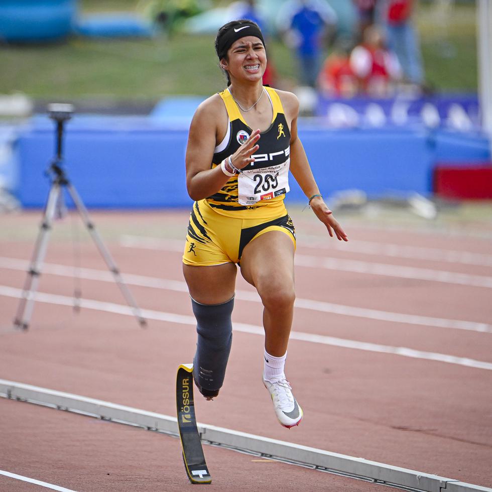 En la jornada del viernes en Ponce, Yaimilie Díaz corrió en el evento de los 200 metros lisos.