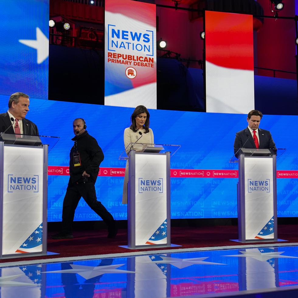 De izquierda a derecha, los candidatos republicanos Chris Christie, Nikki Haley, Ron DeSantis y Vivek Ramaswamy.