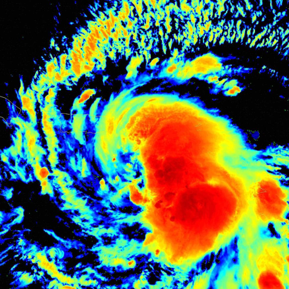 Imagen de satélite de la tormenta tropical Fiona mientras se acerca a Puerto Rico.