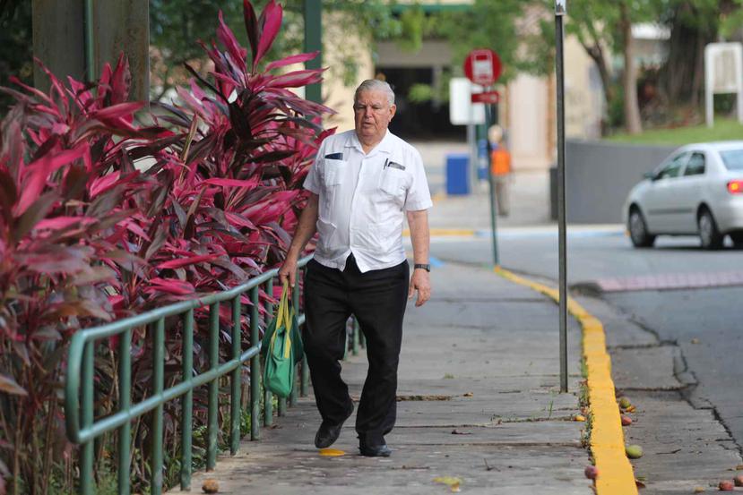 Fernando Picó mientras llegaba al recinto de Río Piedras de la Universidad de Puerto Rico, tras culminada la huelga estudiantil a principio de este mes.