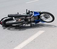 El motociclista, de 31 años, falleció en la escena del accidente.