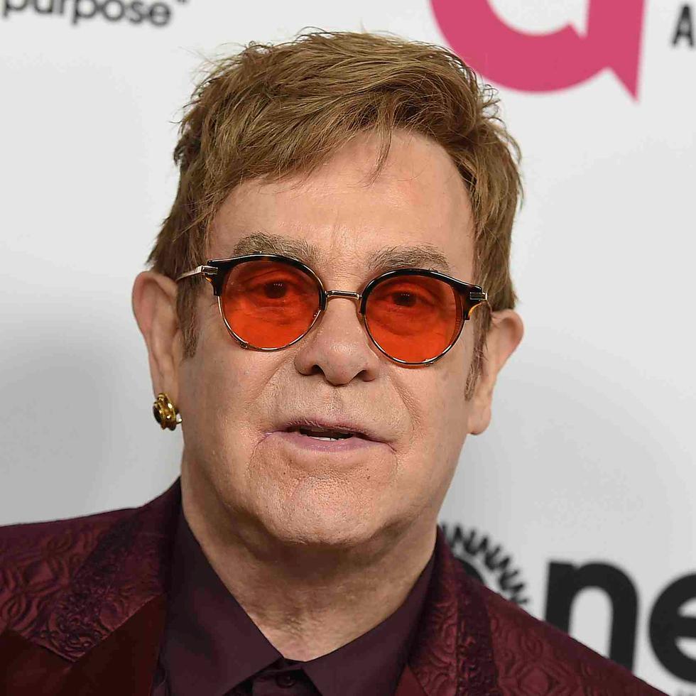 El cantante Elton John participó del juicio que se lleva a cabo contra el actor Kevin Spacey.