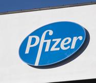 Vista del logo de la farmacéutica Pfizer, en una fotografía de archivo. EFE/Claudio Peri
