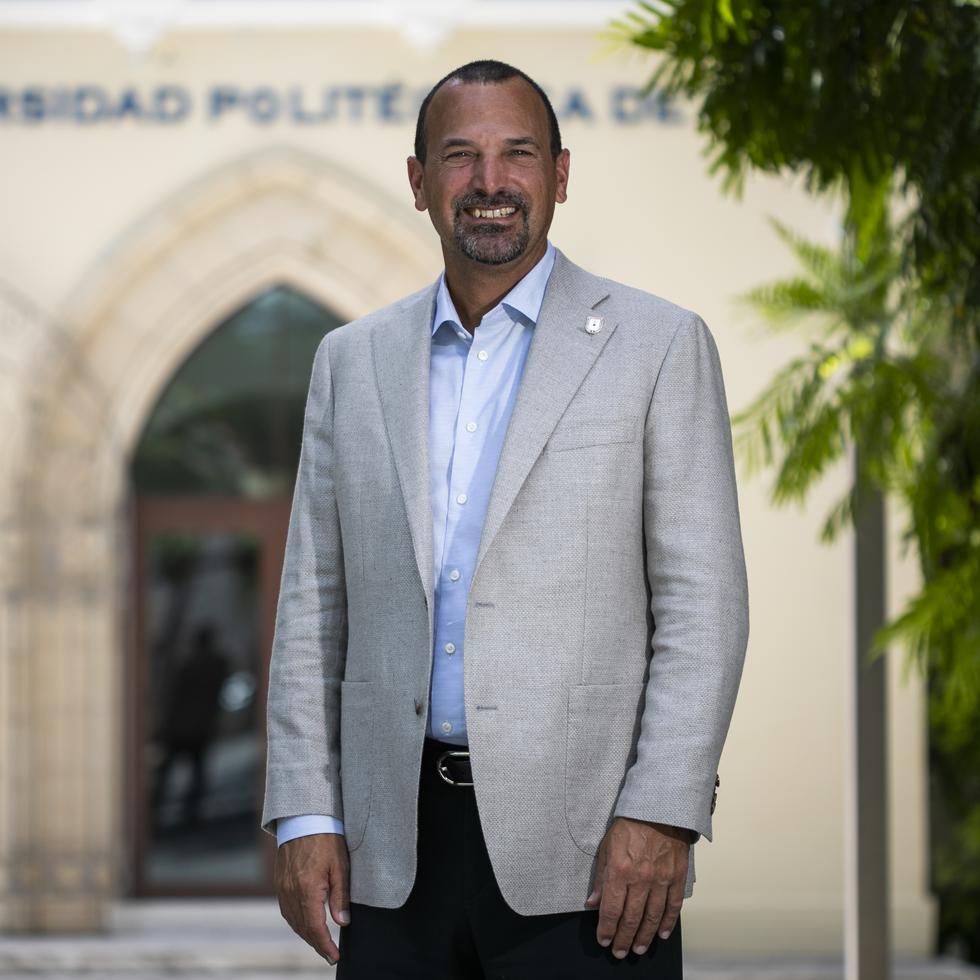 Vázquez Martínez ha ocupado múltiples cargos dentro de la Universidad Politécnica, entre ellos vicepresidente asociado de Servicios de Apoyo y Administración y vicepresidente de Administración y Finanzas.
