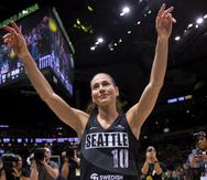 Sue Bird agradece a la fanaticada luego de su último partido como jugadora en la WNBA.