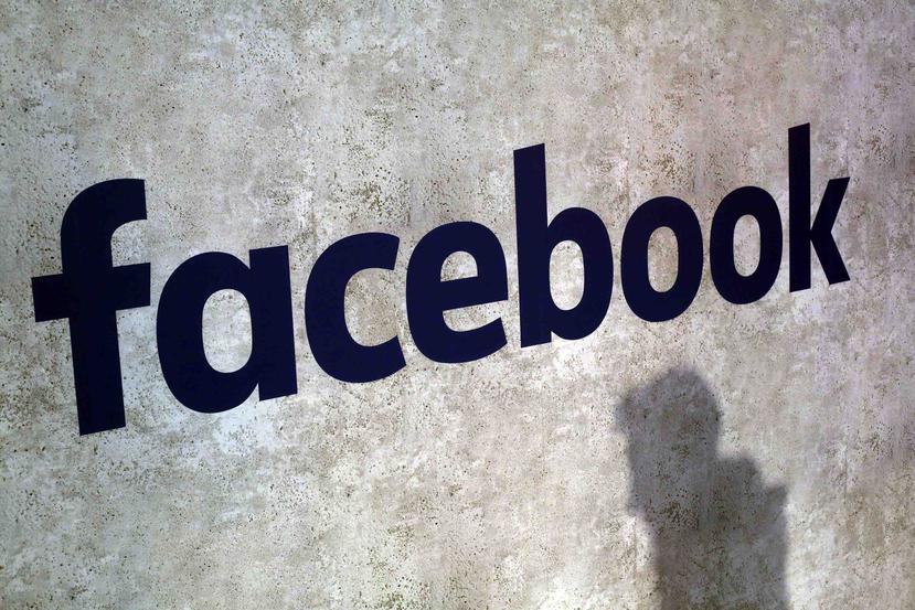 Facebook ha estado envuelto en escándalos de privacidad. (AP)