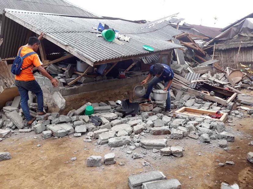 El 29 de julio, otro temblor de magnitud 6.4 en Lombok, que está justo al este de Bali, dejó 16 personas muertas. (AP)