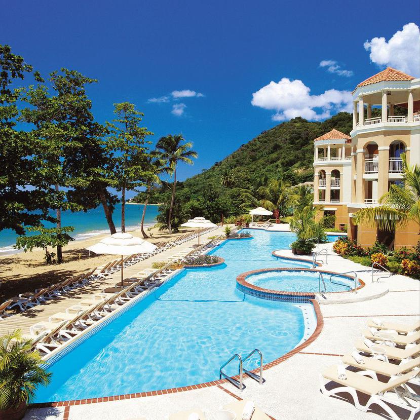 El hotel tiene una piscina "infinity" y un jacuzzi que ubica frente al mar. (Captura / Rincon Beach Resort)