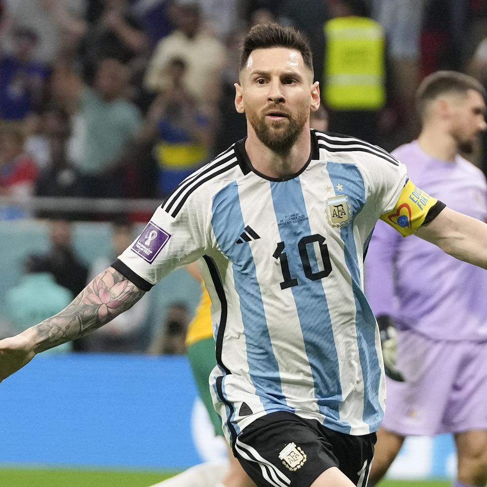 Lionel Messi celebra su gol contra Australia en el primer tiempo del partido.