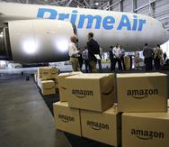 Pese a la crisis global de suministros, Amazon dice estar preparada para las festividades navideñas y augura que podrá llegar a tiempo.